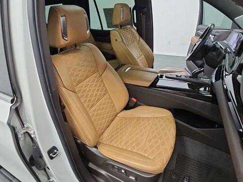 Used 2022 Cadillac Escalade Premium Luxury w/ Performance Package AWD/4WD image 45