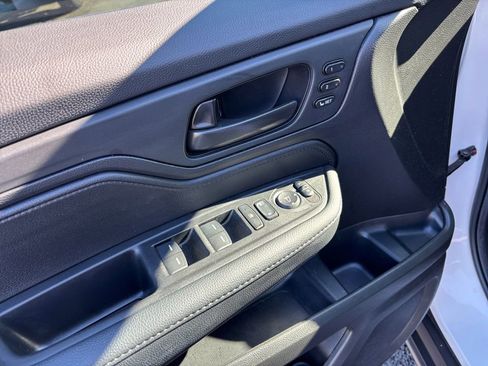 Used 2025 Honda Odyssey EX-L image 16
