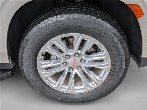 Used 2024 GMC Yukon SLT w/ SLT Luxury Package image 22
