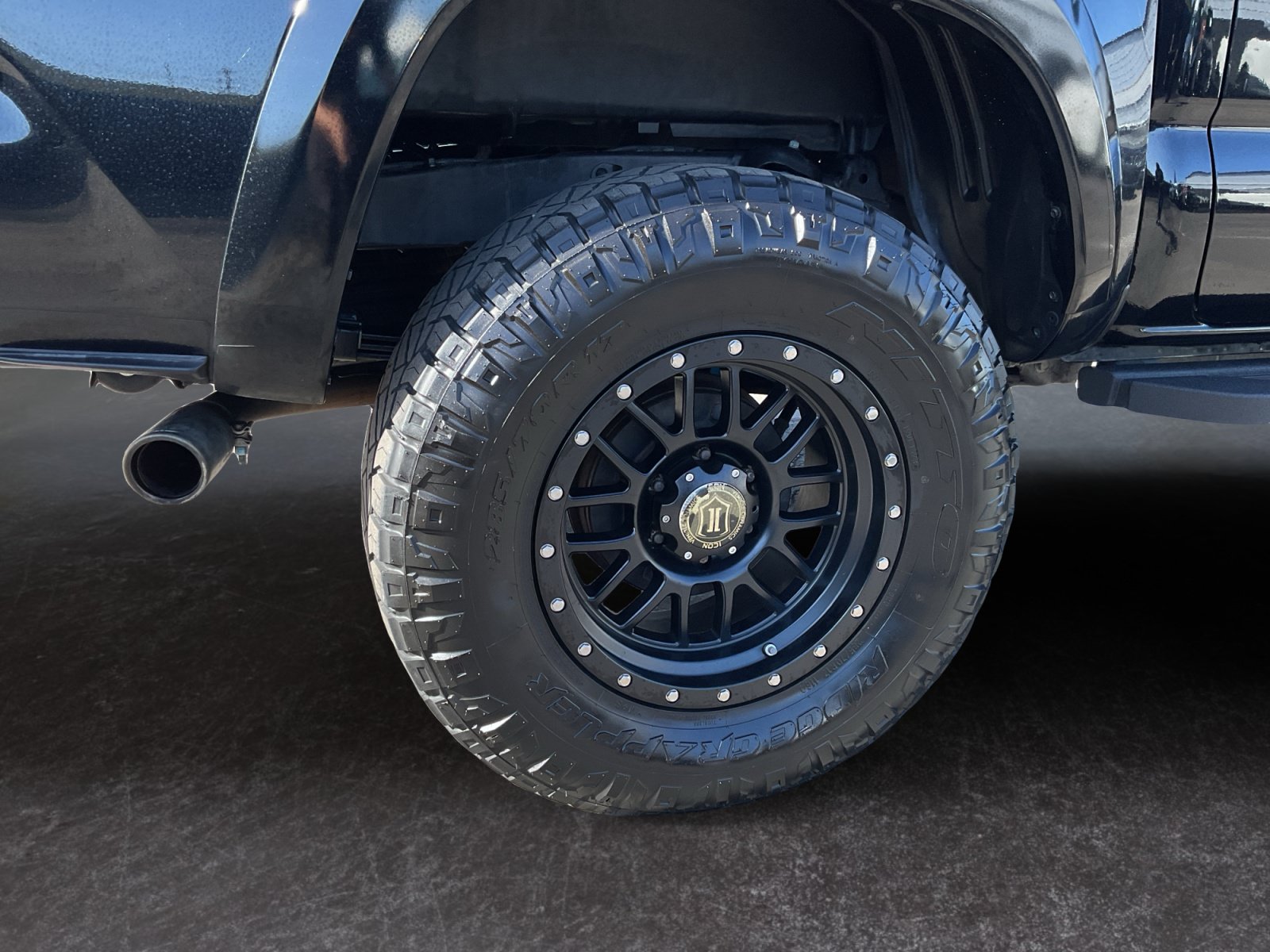 Used 2016 Toyota Tacoma TRD Sport AWD/4WD image 9
