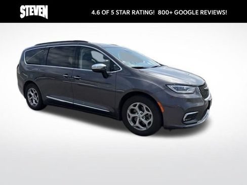 Used 2023 Chrysler Pacifica Limited FWD image 9