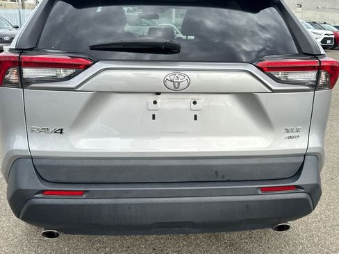 Used 2021 Toyota RAV4 XLE AWD/4WD image 17