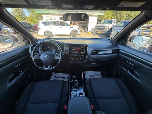 Used 2018 Mitsubishi Outlander LE AWD/4WD image 22