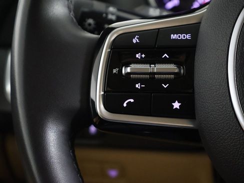 Used 2024 Kia Carnival LX image 38