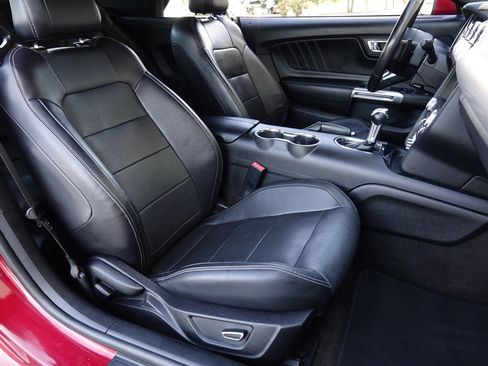 Used 2017 Ford Mustang Premium image 7