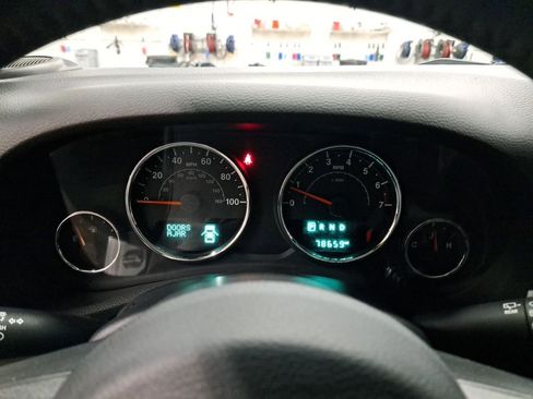 Used 2018 Jeep Wrangler Rubicon w/ Power Convenience Group image 18