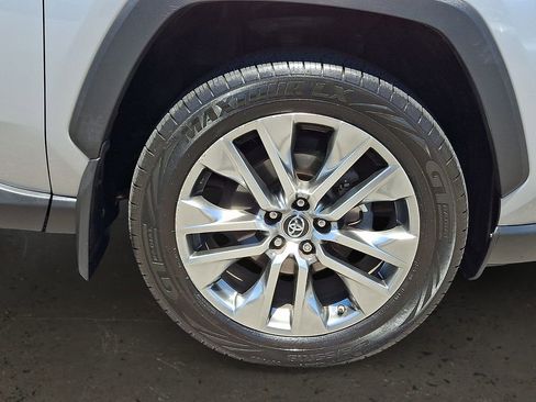 Used 2019 Toyota RAV4 XLE Premium w/ Cold Weather Package AWD/4WD image 9