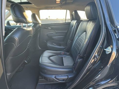Used 2023 Toyota Highlander L image 31