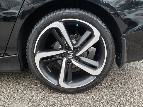 Used 2018 Honda Accord Sport image 14