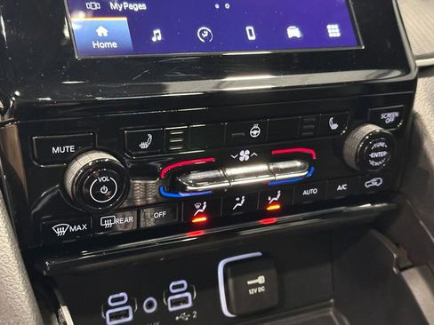 Used 2024 Jeep Grand Cherokee Altitude image 23