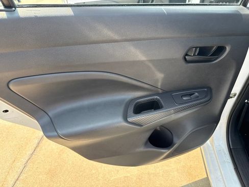 Used 2023 Nissan Versa S FWD image 9