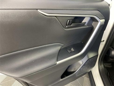 Used 2022 Toyota RAV4 LE image 25