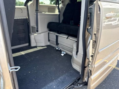 Used 2015 Dodge Grand Caravan SXT w/ Rear Park Assist Package FWD image 5