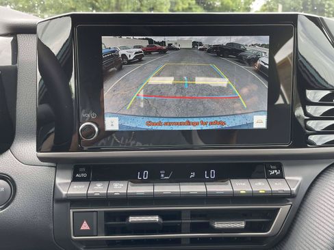 Used 2026 Toyota Camry SE FWD image 31
