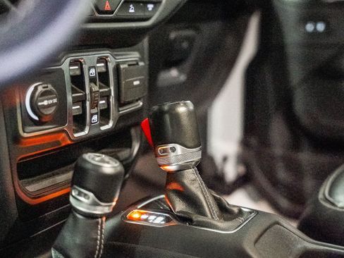 Used 2022 Jeep Wrangler Unlimited Sahara image 20