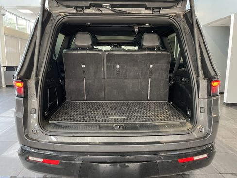 Used 2024 Jeep Wagoneer Series II image 35