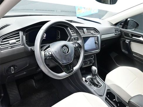 Used 2021 Volkswagen Tiguan SEL w/ 3-Row Tiguan MDO Package image 18
