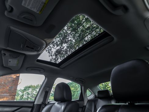 Used 2019 INFINITI Q70 Luxe RWD image 12