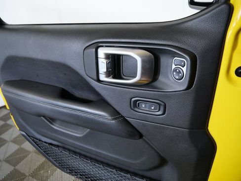 Used 2019 Jeep Wrangler Unlimited Sahara w/ Uconnect 4C Nav & Sound Group AWD/4WD image 28