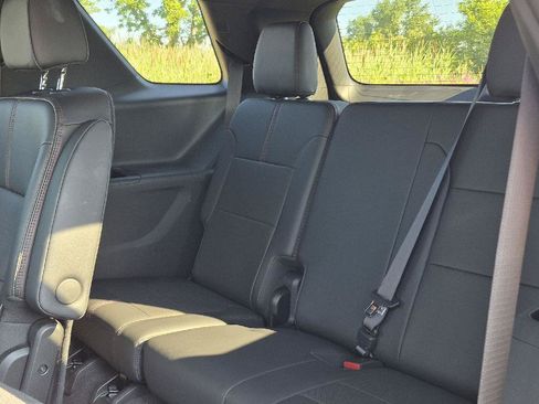 Used 2023 Chevrolet Traverse RS w/ LPO, Floor Liner Package FWD image 8