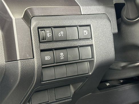 Certified 2025 Toyota 4Runner SR5 AWD/4WD image 15