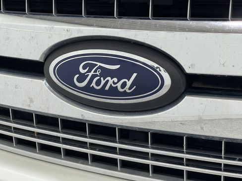 Used 2019 Ford F150 Lariat w/ Equipment Group 502A Luxury AWD/4WD image 37