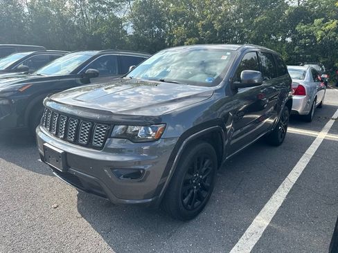 Used 2019 Jeep Grand Cherokee Altitude AWD/4WD image 2