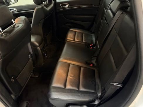 Used 2021 Jeep Grand Cherokee Limited image 32