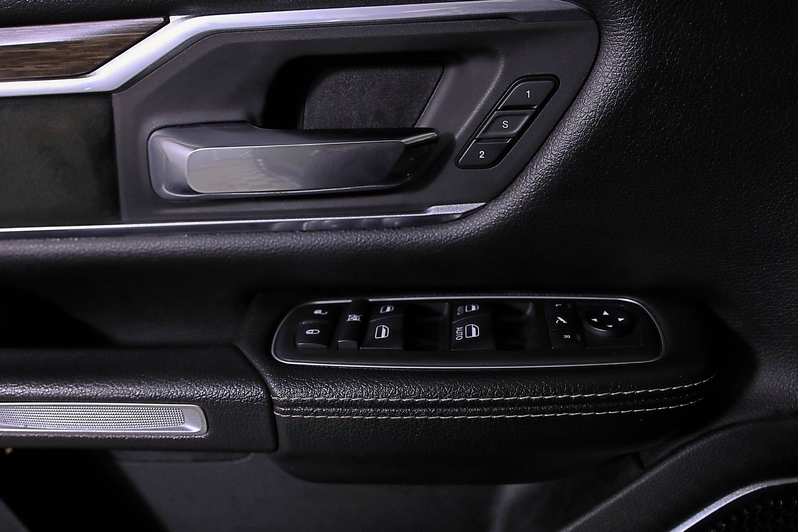 Used 2019 RAM 1500 Laramie AWD/4WD image 16