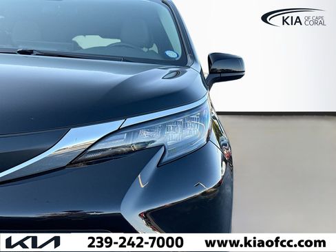 Used 2025 Toyota Sienna LE image 9