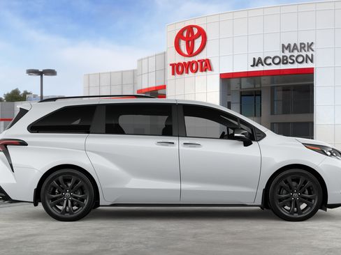 New 2026 Toyota Sienna XSE FWD image 12