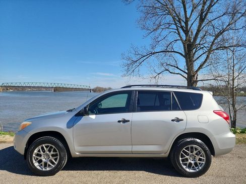 Used 2007 Toyota RAV4 Base I4 2WD image 2