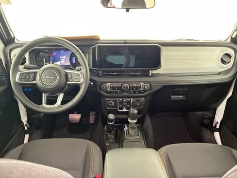 Used 2025 Jeep Wrangler Unlimited Sahara w/ Safety Group AWD/4WD image 20