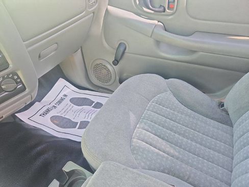 Used 2001 Chevrolet S10 Pickup 2WD Extended Cab image 14