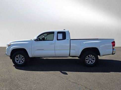 Used 2017 Toyota Tacoma SR5 RWD image 6