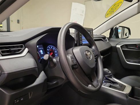 Used 2022 Toyota RAV4 LE image 12