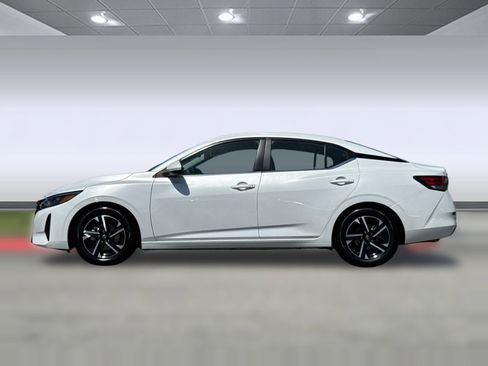 Used 2024 Nissan Sentra SV FWD image 2