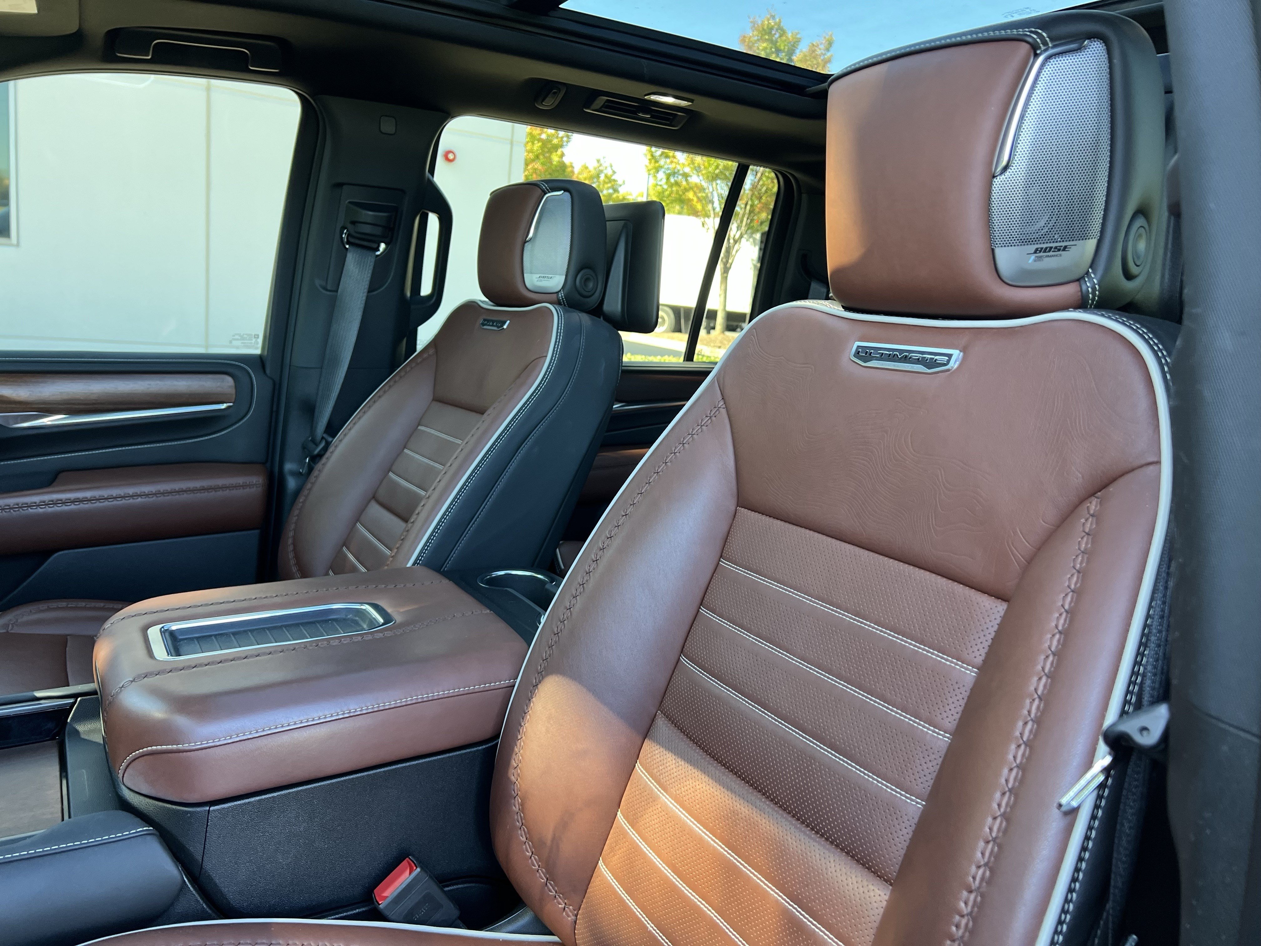 Used 2024 GMC Yukon XL Denali Ultimate AWD/4WD image 16