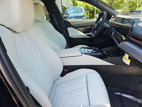 New 2027 BMW 530i RWD image 10