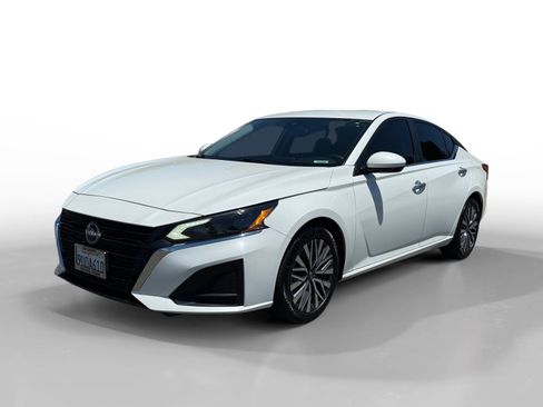 Used 2023 Nissan Altima 2.5 SV FWD image 1