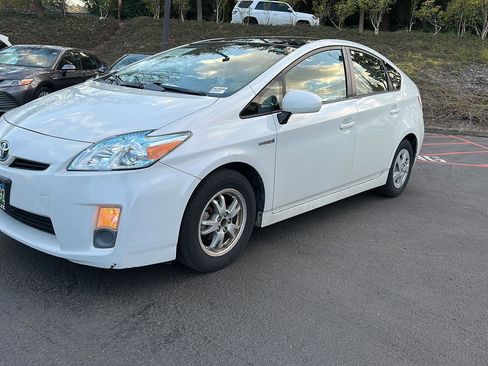 Used 2010 Toyota Prius Three image 1
