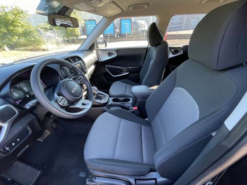 Used 2025 Kia Soul LX w/ LX Technology Package image 24