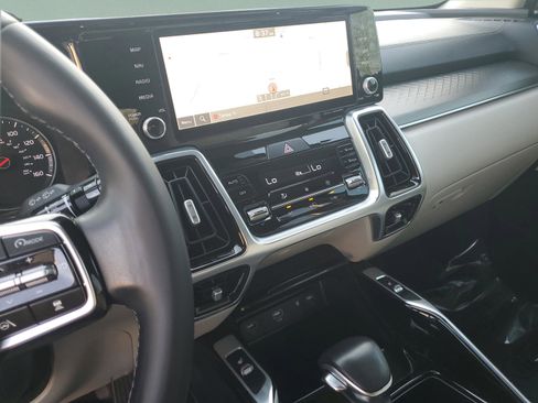 Certified 2022 Kia Sorento SX image 27