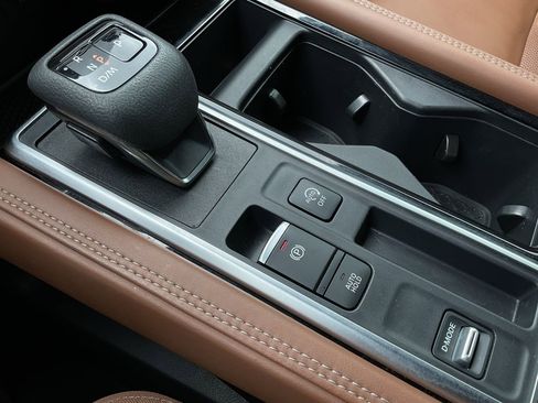 Used 2024 Nissan Pathfinder Platinum image 41