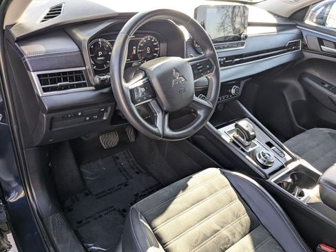 Used 2023 Mitsubishi Outlander SE image 17
