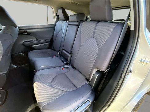 Used 2021 Toyota Highlander LE AWD/4WD image 20
