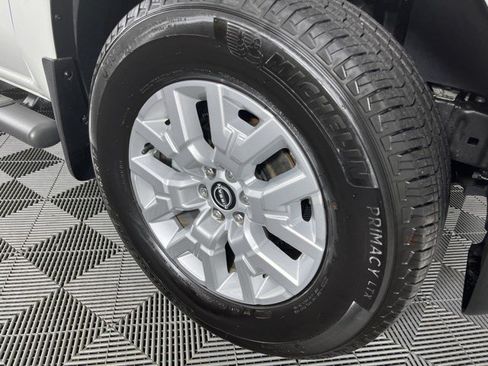 Used 2022 Nissan Frontier SV w/ Technology Package AWD/4WD image 12
