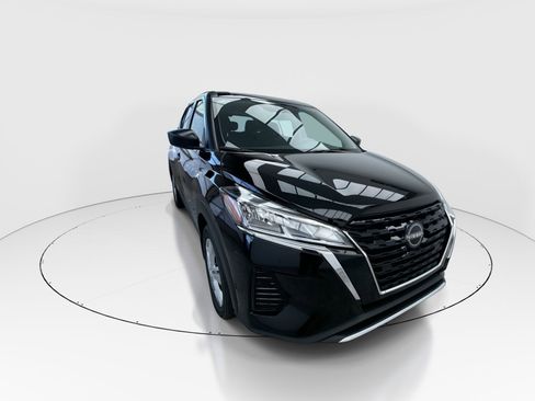 Used 2022 Nissan Kicks S image 2