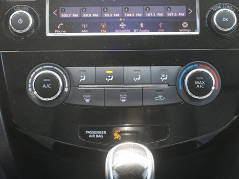 Used 2018 Nissan Rogue S AWD/4WD image 21