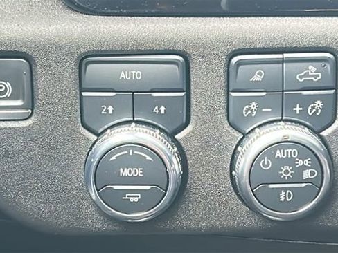 Used 2025 GMC Sierra 1500 SLT AWD/4WD image 15